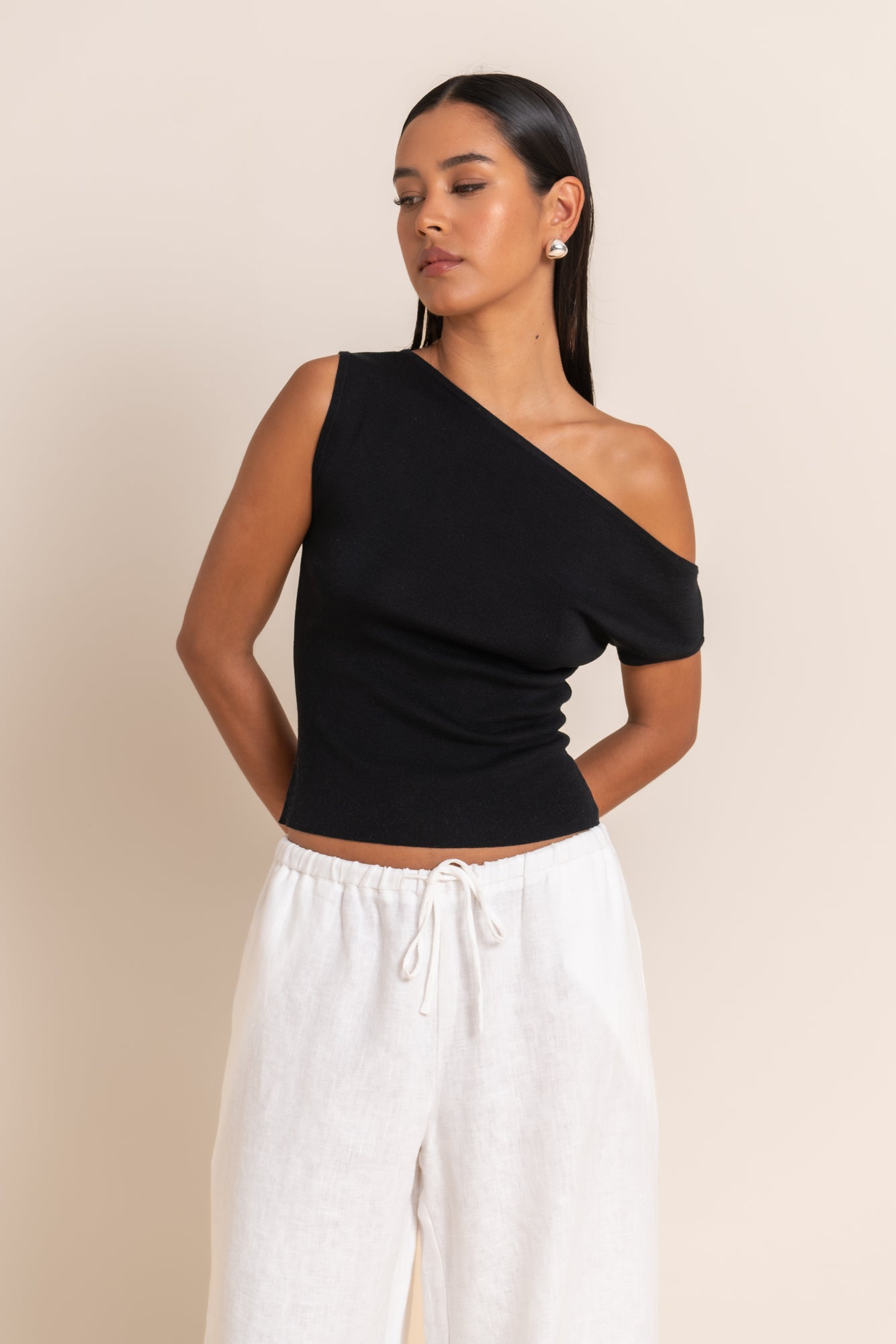 LEYA TOP - BLACK